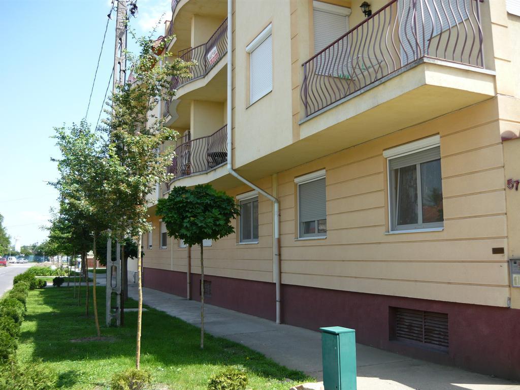 Fischer Apartman Hajdúszoboszló Exterior foto